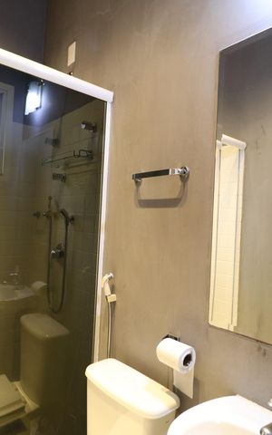 Casa de condomínio para alugar com 316m², 4 quartos e 4 vagasBanheiro