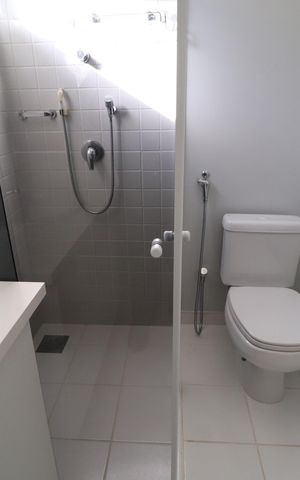 Casa de condomínio para alugar com 316m², 4 quartos e 4 vagasBanheiro do Quarto 1