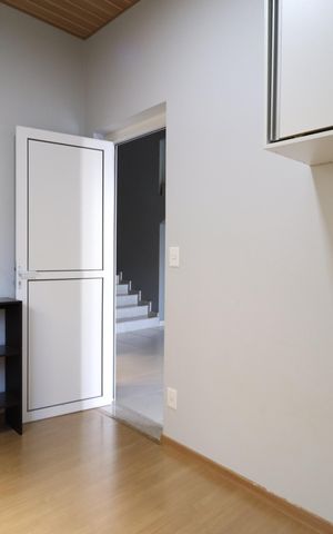 Casa de condomínio para alugar com 316m², 4 quartos e 4 vagasEscritório