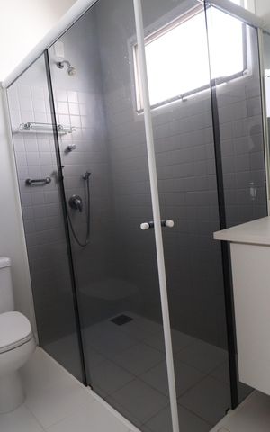 Casa de condomínio para alugar com 316m², 4 quartos e 4 vagasBanheiro do Quarto 4