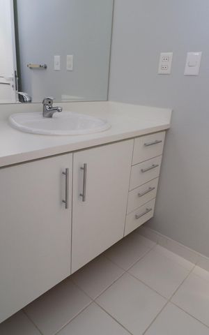 Casa de condomínio para alugar com 316m², 4 quartos e 4 vagasBanheiro do Quarto 4