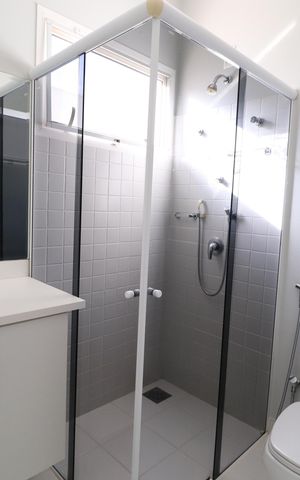 Casa de condomínio para alugar com 316m², 4 quartos e 4 vagasBanheiro do Quarto 1