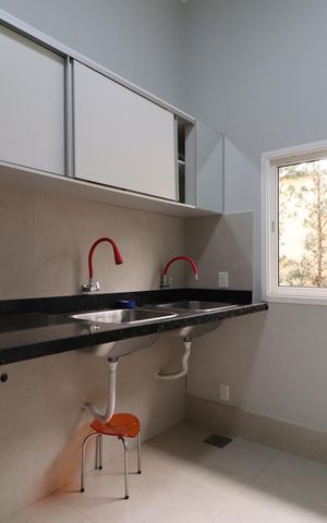 Casa de condomínio para alugar com 316m², 4 quartos e 4 vagasÁrea de Serviço