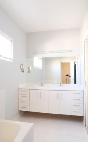 Casa de condomínio para alugar com 316m², 4 quartos e 4 vagasBanheiro do Quarto 3