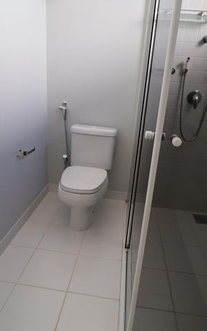 Casa de condomínio para alugar com 316m², 4 quartos e 4 vagasBanheiro do Quarto 4