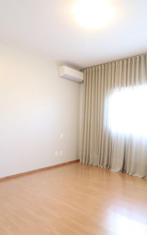 Casa de condomínio para alugar com 316m², 4 quartos e 4 vagasQuarto 3 - Suíte