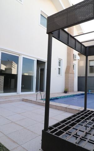 Casa de condomínio para alugar com 316m², 4 quartos e 4 vagasPiscina