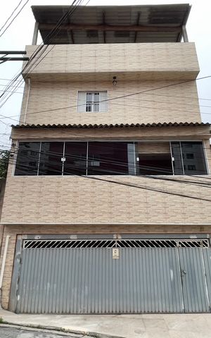 Casa à venda com 250m², 3 quartos e 2 vagas Casa à venda com 250m², 3 quartos e 2 vagasFachada