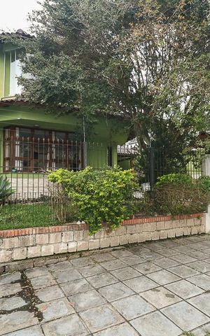 Casa à venda com 238m², 4 quartos e 3 vagasFachada