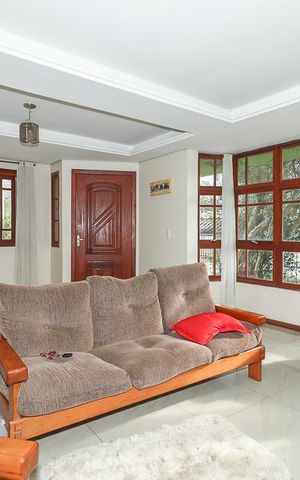 Casa à venda com 238m², 4 quartos e 3 vagasSala