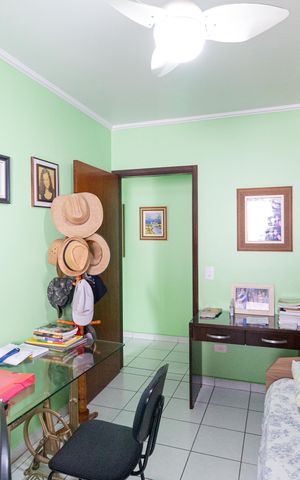 Casa à venda com 208m², 4 quartos e 4 vagas Casa à venda com 208m², 4 quartos e 4 vagasQuarto