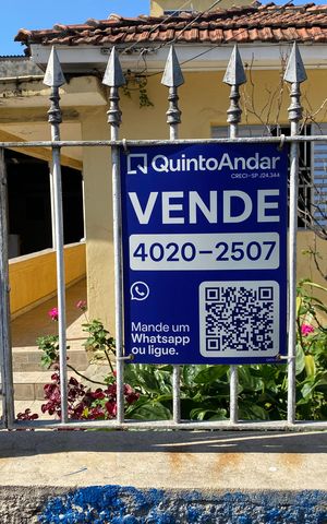 Casa à venda com 250m², 2 quartos e 3 vagas Casa à venda com 250m², 2 quartos e 3 vagasPlaquinha