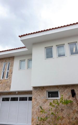 Casa à venda com 280m², 3 quartos e 4 vagas Casa à venda com 280m², 3 quartos e 4 vagasGaragem / Quintal
