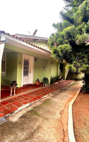 Casa à venda com 295m², 4 quartos e 3 vagasFachada Casa