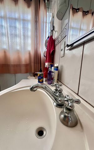 Casa à venda com 295m², 4 quartos e 3 vagasBanheiro 1 