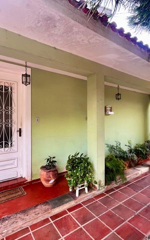 Casa à venda com 295m², 4 quartos e 3 vagasFachada 