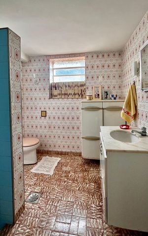 Casa à venda com 295m², 4 quartos e 3 vagasBanheiro 2