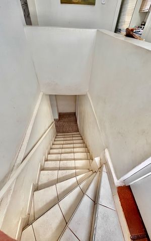 Casa à venda com 295m², 4 quartos e 3 vagasEscada