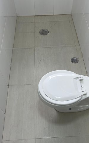 Casa à venda com 240m², 5 quartos e 2 vagas Casa à venda com 240m², 5 quartos e 2 vagasBanheiro 2