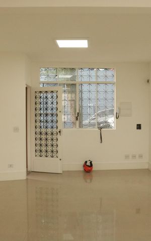 Casa à venda com 240m², 5 quartos e 2 vagasSala