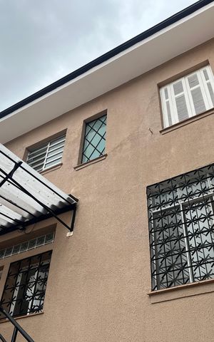 Casa à venda com 240m², 5 quartos e 2 vagas Casa à venda com 240m², 5 quartos e 2 vagasQuintal