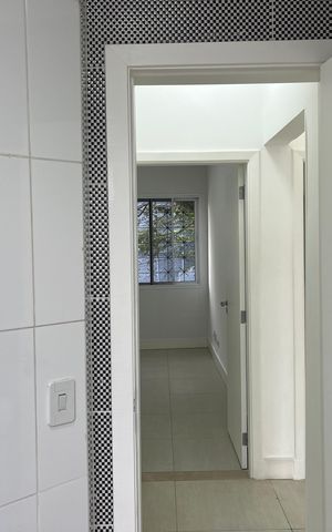 Casa à venda com 240m², 5 quartos e 2 vagas Casa à venda com 240m², 5 quartos e 2 vagasBanheiro 1
