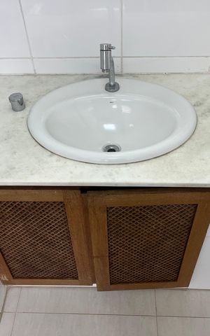 Casa à venda com 240m², 5 quartos e 2 vagas Casa à venda com 240m², 5 quartos e 2 vagasBanheiro 2
