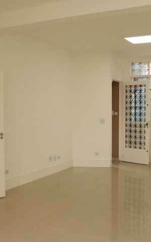 Casa à venda com 240m², 5 quartos e 2 vagasSala