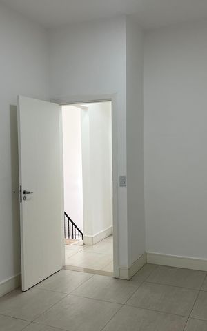 Casa à venda com 240m², 5 quartos e 2 vagas Casa à venda com 240m², 5 quartos e 2 vagasQuarto 3