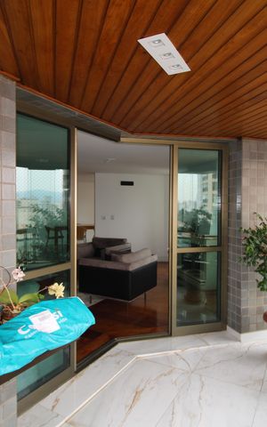 Apartamento à venda com 210m², 4 quartos e 3 vagasVaranda