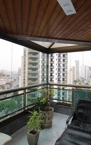 Apartamento à venda com 210m², 4 quartos e 3 vagasVaranda