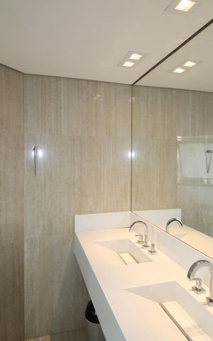 Apartamento à venda com 210m², 4 quartos e 3 vagasBanheiro da Suíte 1