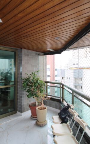 Apartamento à venda com 210m², 4 quartos e 3 vagasVaranda