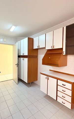 Apartamento à venda com 93m², 3 quartos e 2 vagasCozinha