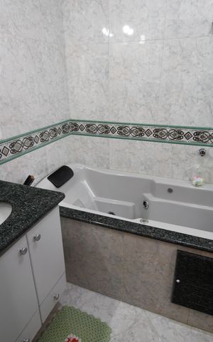 Casa à venda com 260m², 3 quartos e 4 vagasBanheiro da Suíte 1