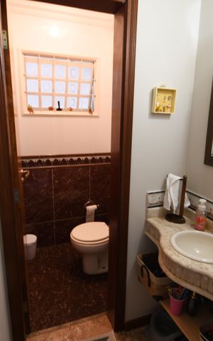 Casa à venda com 260m², 3 quartos e 4 vagasLavabo Sala de TV