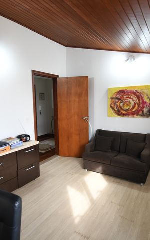 Casa à venda com 260m², 3 quartos e 4 vagasEscritório