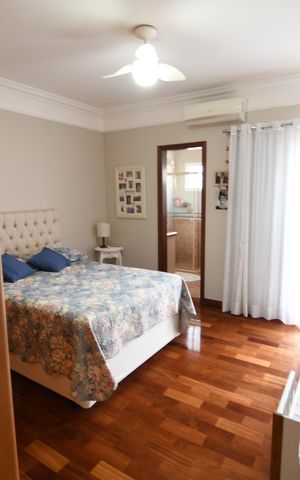 Casa à venda com 260m², 3 quartos e 4 vagasSuíte 1