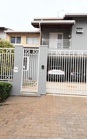 Casa à venda com 260m², 3 quartos e 4 vagasFachada