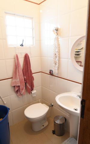 Casa à venda com 260m², 3 quartos e 4 vagasBanheiro de serviço