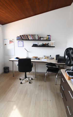 Casa à venda com 260m², 3 quartos e 4 vagasEscritório