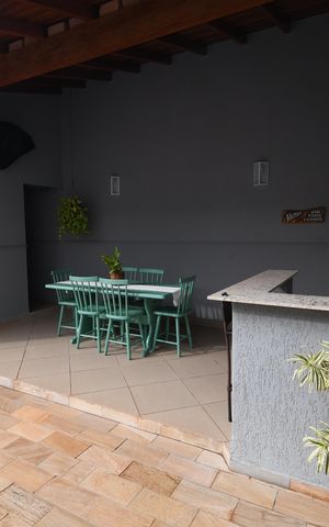 Casa à venda com 260m², 3 quartos e 4 vagasÁrea comum - Piscina