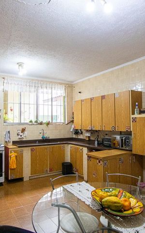 Casa para alugar com 425m², 5 quartos e 6 vagas Casa para alugar com 425m², 5 quartos e 6 vagasCozinha
