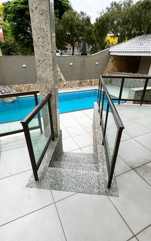 Casa à venda com 465m², 4 quartos e 7 vagas Casa à venda com 465m², 4 quartos e 7 vagasÁrea externa