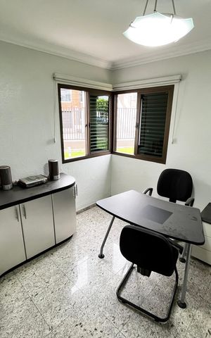 Casa à venda com 465m², 4 quartos e 7 vagas Casa à venda com 465m², 4 quartos e 7 vagasEscritório