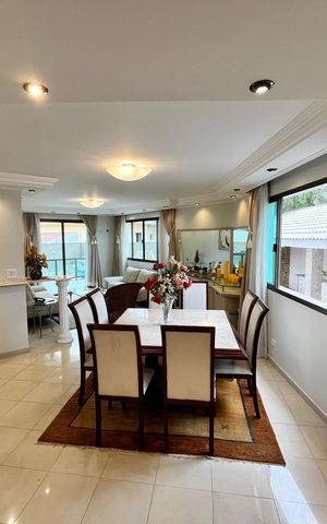 Casa à venda com 465m², 4 quartos e 7 vagas Casa à venda com 465m², 4 quartos e 7 vagasSala
