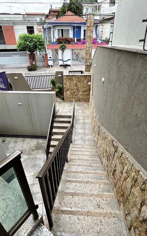 Casa à venda com 465m², 4 quartos e 7 vagas Casa à venda com 465m², 4 quartos e 7 vagasÁrea externa