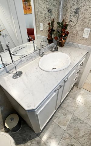Casa à venda com 465m², 4 quartos e 7 vagas Casa à venda com 465m², 4 quartos e 7 vagasLavabo