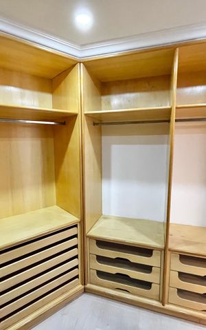 Casa à venda com 465m², 4 quartos e 7 vagas Casa à venda com 465m², 4 quartos e 7 vagasCloset da suíte 3