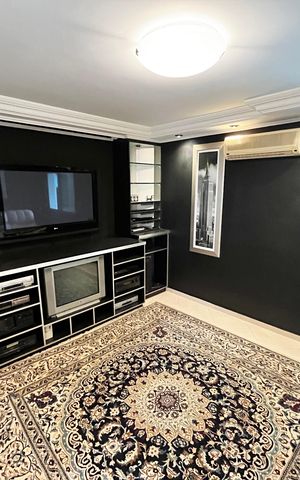Casa à venda com 465m², 4 quartos e 7 vagas Casa à venda com 465m², 4 quartos e 7 vagasSala de TV